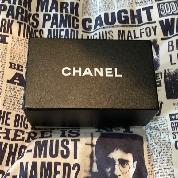 Last call!❤️ Chanel cream/beige & black suspenders - Picture 3 of 12